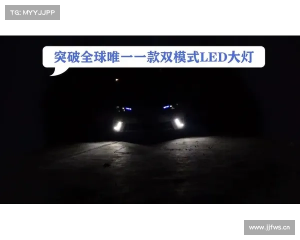 为什么大货车要安装一个朝后照很亮的大灯?照的后车什么也看不见 为什么大货车要安装一个朝后照很亮的大灯?照的后车什么也看不见