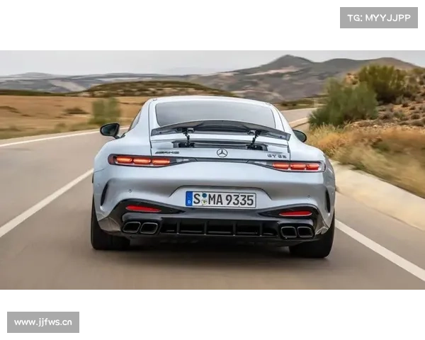 全新2025款奔驰AMG GT:一台好车,但想超越911,还差点火候 全新2025款奔驰AMG GT:一台好车,但想超越911,还差点火候